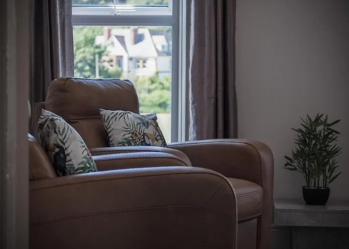 Langland Road - 2 Bedroom Town House - Mumbles